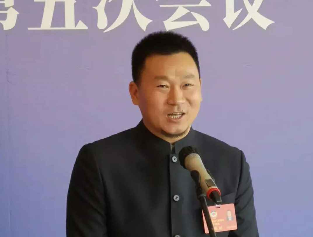202204221343.jpg 为进一步展示市政协团结、民主、开放、自信的形象,向市民和网友展示政协委员的履职风采,中山市政协十二届五次会议在2月4日上午开幕前开设“委员通道”,市政协委员、石家庄童杰钻井设备有限公司公司总经理陈朝阳走进“委员通道”,回应社会关切的问题。他就如何做好城市应急管理规划的问题进行发言,并回答记者提问。.jpg