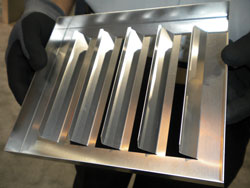 钣金加工企业如何通过引进自动化折弯成型设备降低生产成本，提高产品质量？-中山首页 | 尊龙集团官方官网-尊龙(中国)一站式服务官方网站-首页 | 尊龙集团官方官网-尊龙(中国)一站式服务官方网站